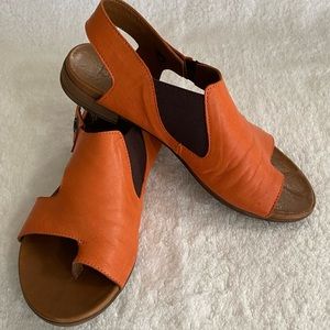 Brand- Bueno size 7 color tangerine